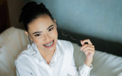 Invisalign vs. Braces: 4 Differences You Need To Know Before Considering!